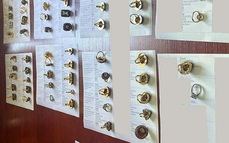 Ввоз контрабандных украшений из Стамбула пресекли в аэропорту Актау украшения. контрабанда