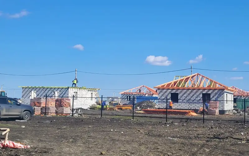 До 1 сентября завершат строительство 500 домов в Петропавловске