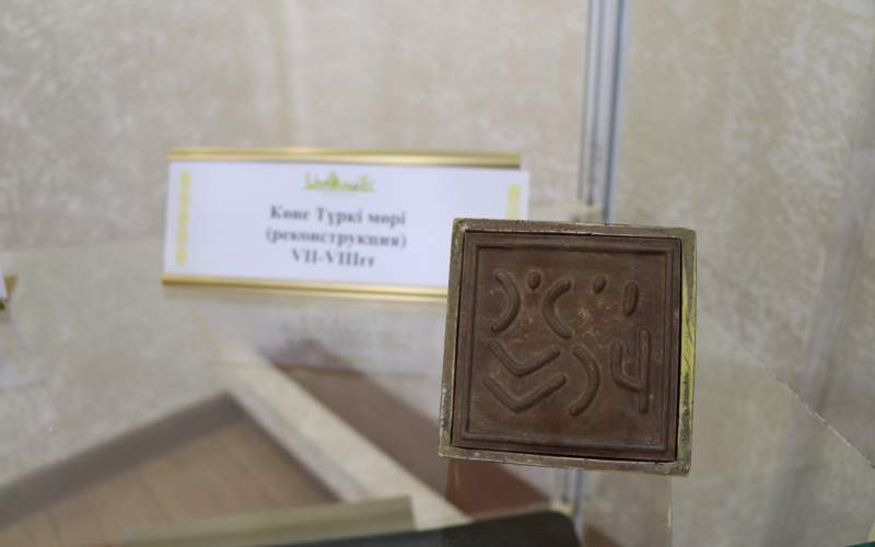 Уникальные экспонаты эпохи Казахского ханства привезли из Туркестана в Кокшетау 