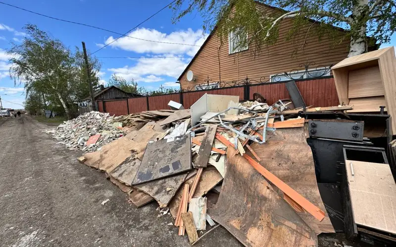 В СКО помогают жителям восстанавливать дома после паводка