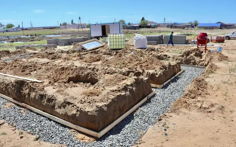 Строить дома для пострадавших от паводков начали в Темирском районе Актюбинской области