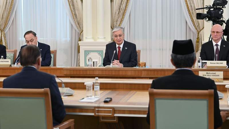 Президент Казахстана провел переговоры с Премьер-министром Малайзии