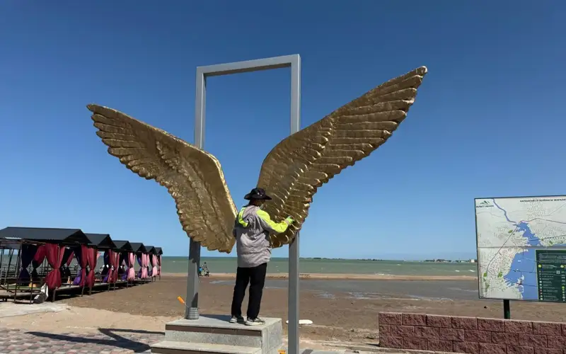 Подготовку к купальному сезону начали в Конаеве  