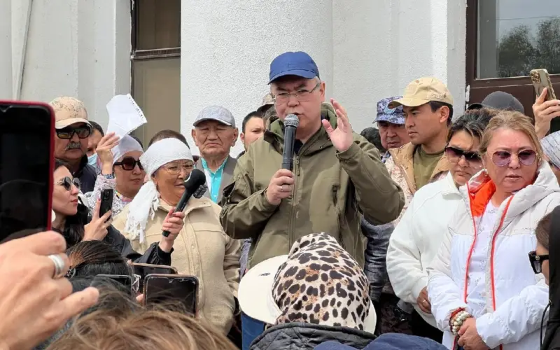 Аким Атырауской области встретился с жителями Кульсары