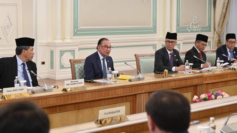 Президент Казахстана провел переговоры с Премьер-министром Малайзии