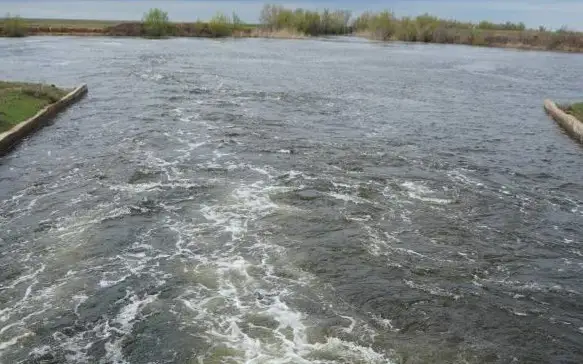 вода озеро паводок