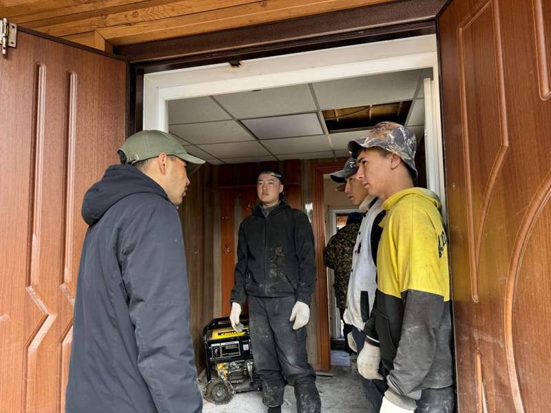 В&nbsp;СКО помогают жителям восстанавливать дома после паводка