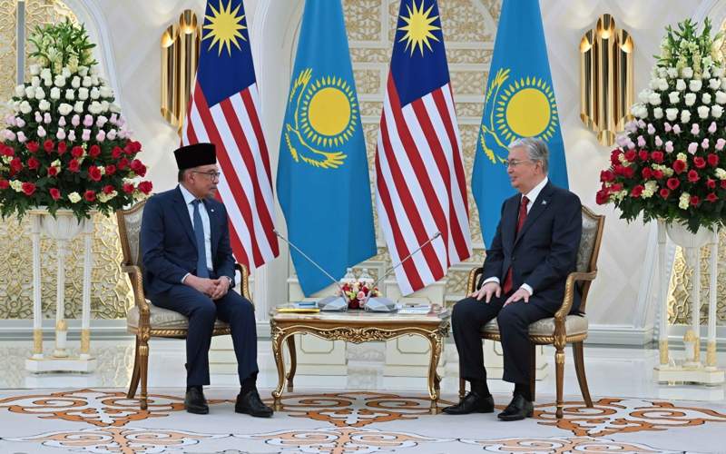 Глава государства встретился с Премьер-министром Малайзии Анваром Ибрагимом