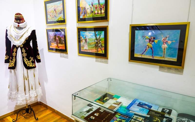 Выставку в честь 90-летия казахского балета открыли в Алматы