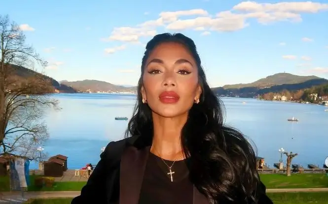 Әлемге әйгілі әнші Николь Шерзингер Алматының табиғатына тамсанды 