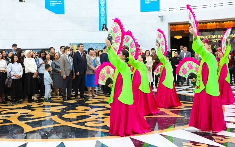 Казахстанцы открывают для себя красоту «ханбока»: выставка корейского костюма в Астане