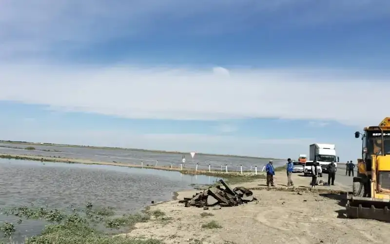 Обрушившаяся автодорога Атырау-Индер была сдана в эксплуатацию 10 лет назад