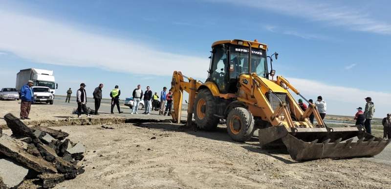 Когда нарушена технология. Обрушилась трасса в Атырауской области паводки, трасса, Атырау - Индер
