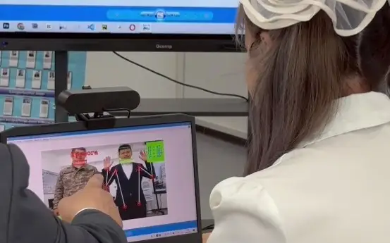  Десятиклассница из Актобе изобрела приложение, уведомляющее об угрозах школьникам