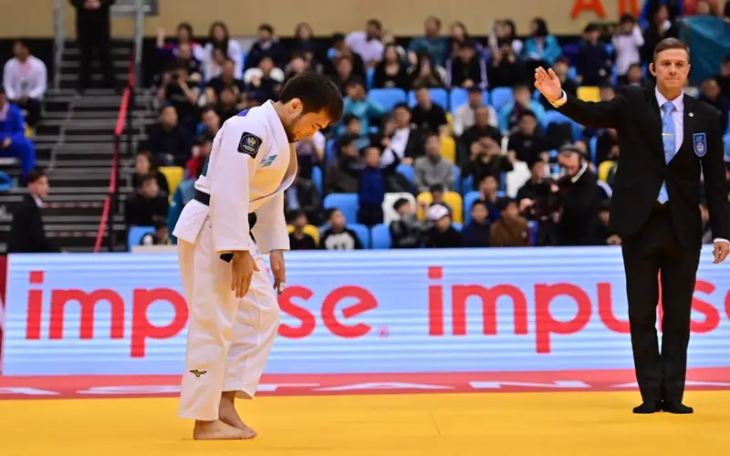 Елдос Сметов 