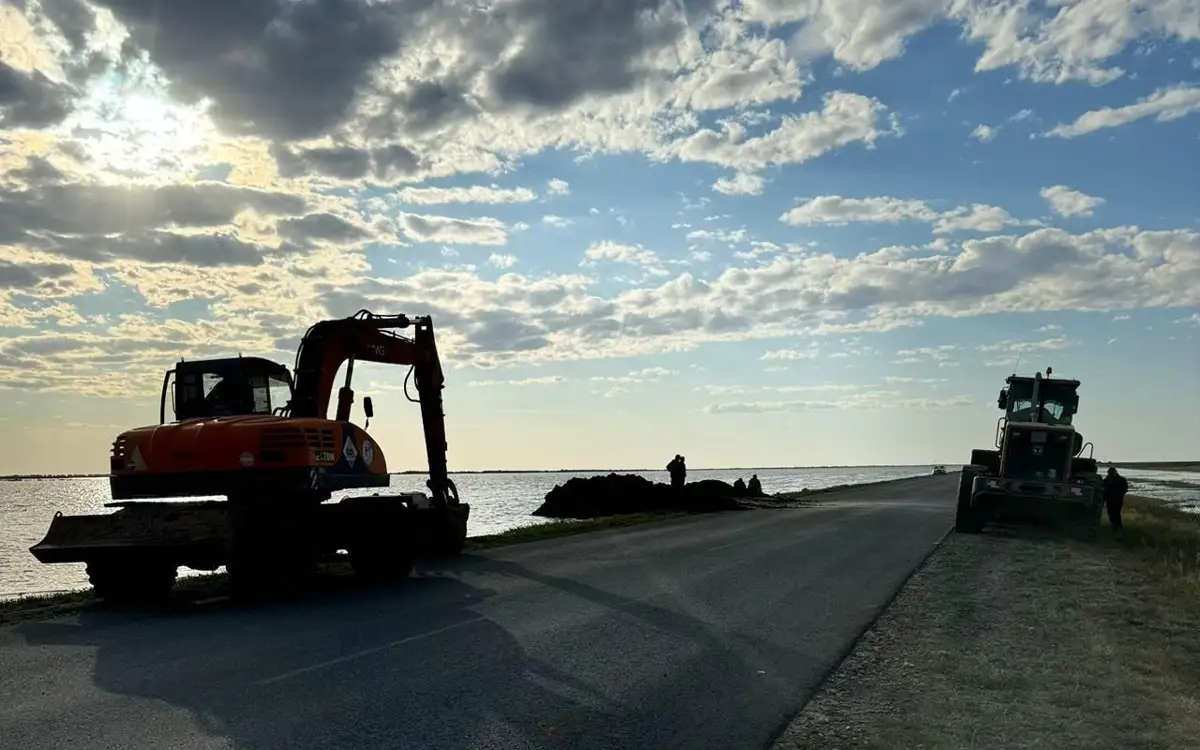 Временно закрывается движение по трассе Атырау - Индер