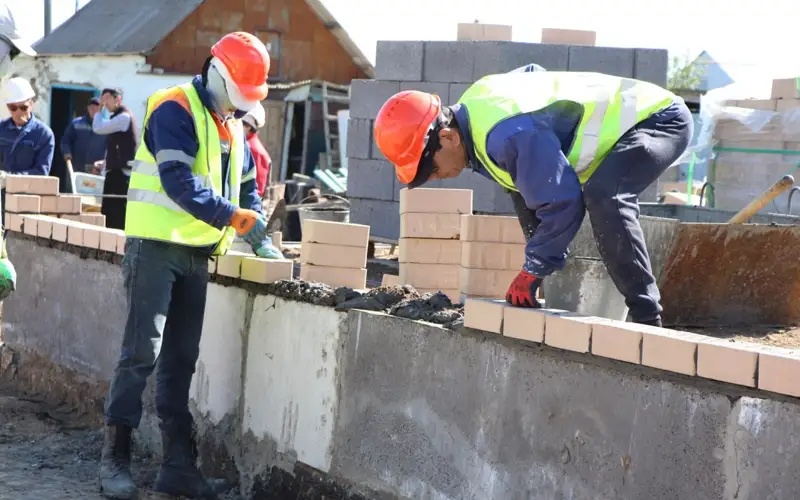 стройка679 тыс. тенге: кому предлагались высокие зарплаты на Электронной бирже труда в октябре