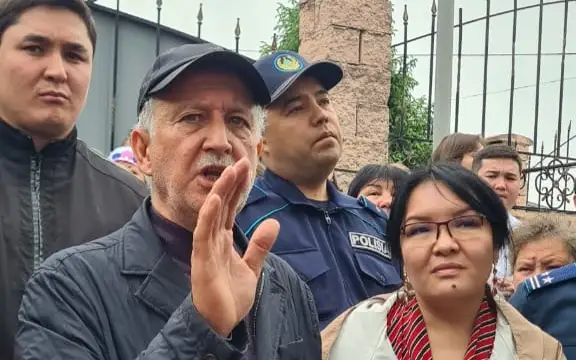 Жители микрорайона Ерменсай жалуются на перебои с водой 