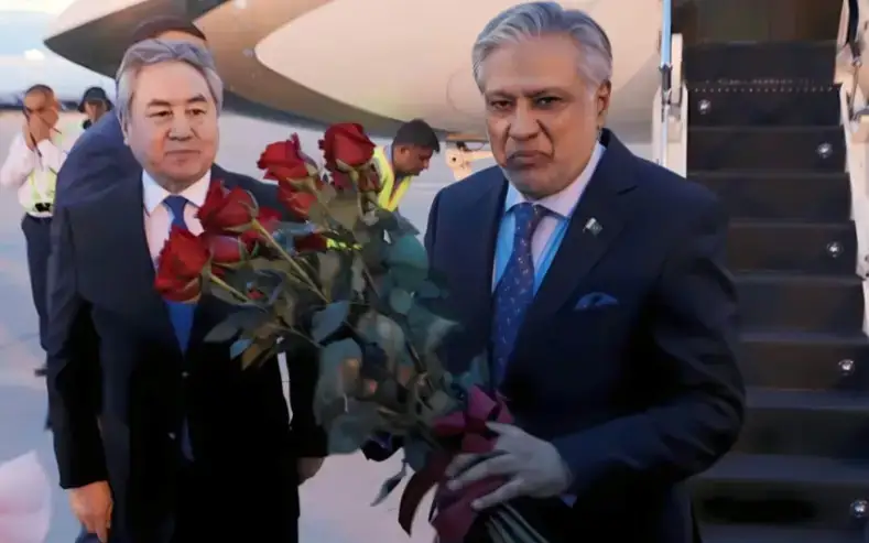 Pákistan Syrtqy ister mınıstri Bishkektegi zardap shekken otandastarymen jolyǵady