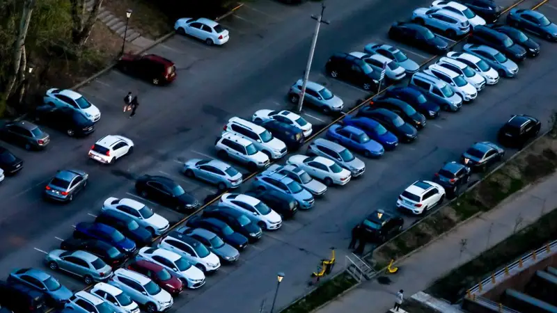 Нехватка парковок в Алматы