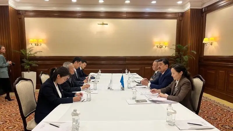 生态部长尼桑巴耶夫会见上合组织秘书长张明
