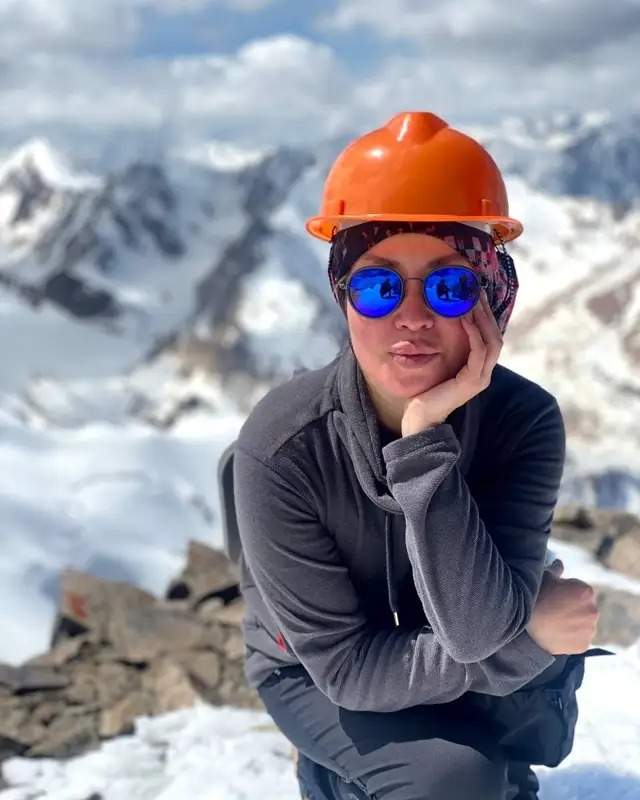 Another Kazakh woman conquers Everest