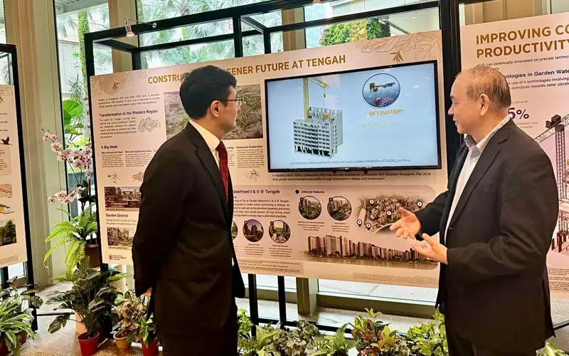 Рустам Карагойшин посетил объекты доступного жилья в Сингапуре