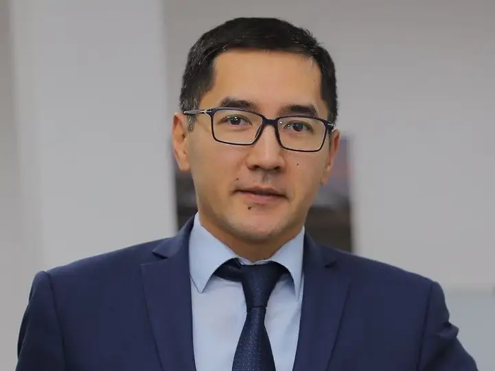 ádilbek ómirálıev