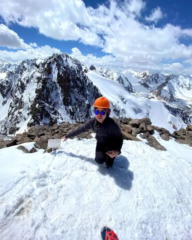 Another Kazakh woman conquers Everest