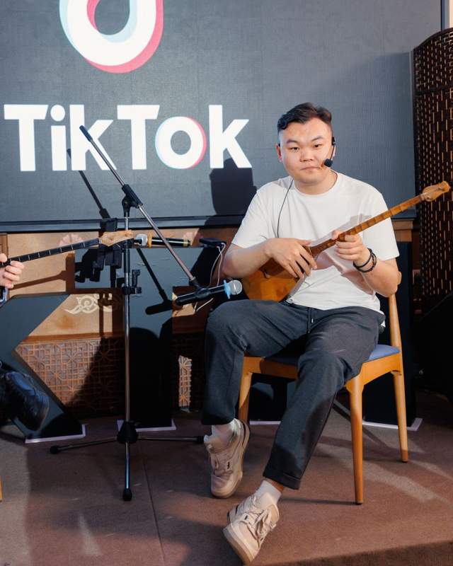 со страницы в TikTok со страницы в TikTok