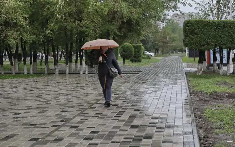 Казахстан накрыли снега и ливни