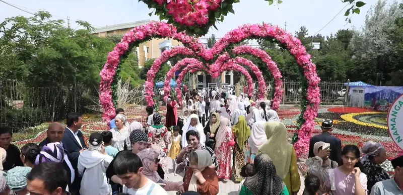 45 млн цветов высадили на международном фестивале в Узбекистане