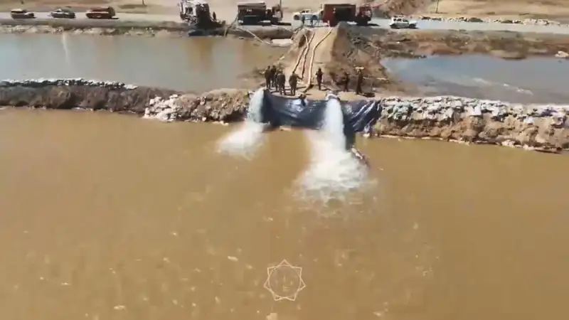 Берегоукрепительные работы и круглосуточный мониторинг — паводковая ситуация в Атырауской области