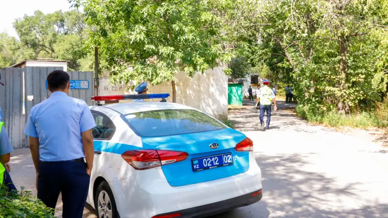 Казино алдында полицейлерді балағаттаған азамат қамауға алынды