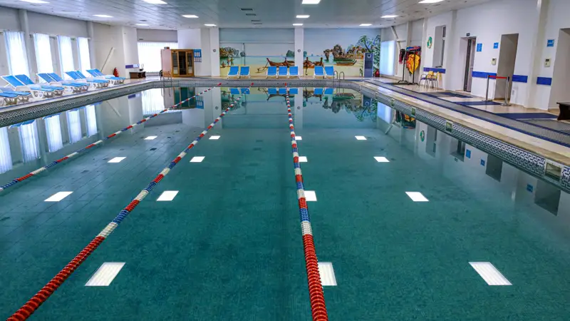 Плавание бассейн жүзу