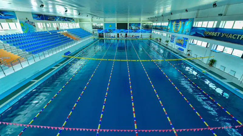 Плавание бассейн жүзу