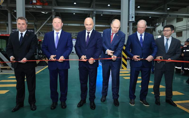 Пресс-служба акимата Костанайской области трактора