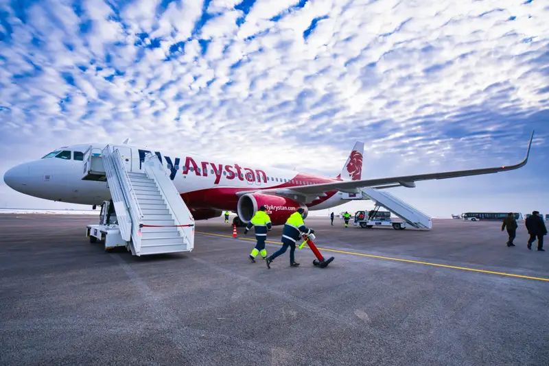 самолет Flyarystan ұшақ 