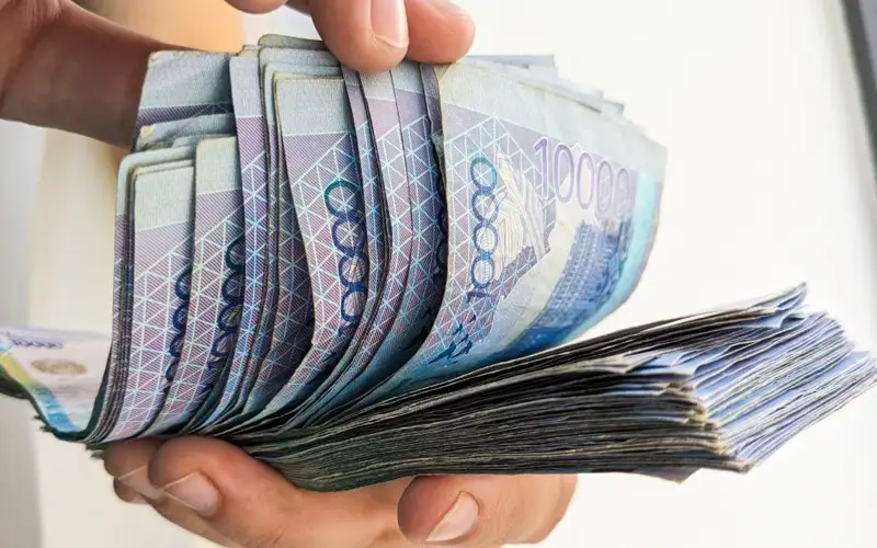 деньги, тенге, хищение