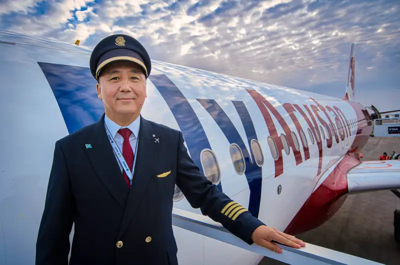 Самолет FlyArystan ФлайАрыстан пилот ұшақ ұшқыш