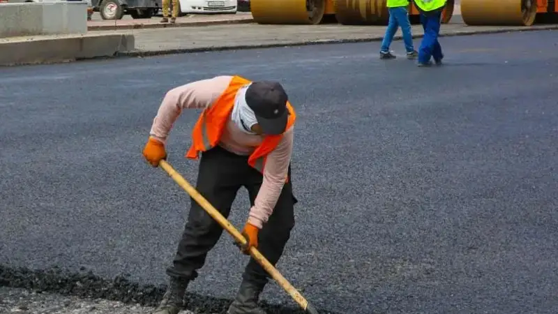 Елімізде неліктен кейбір жолдар жыл сайын жөнделеді – министр жауабы 