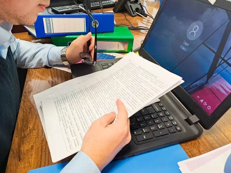 офис работа ноутбук сотрудник жұмыс қызметкер