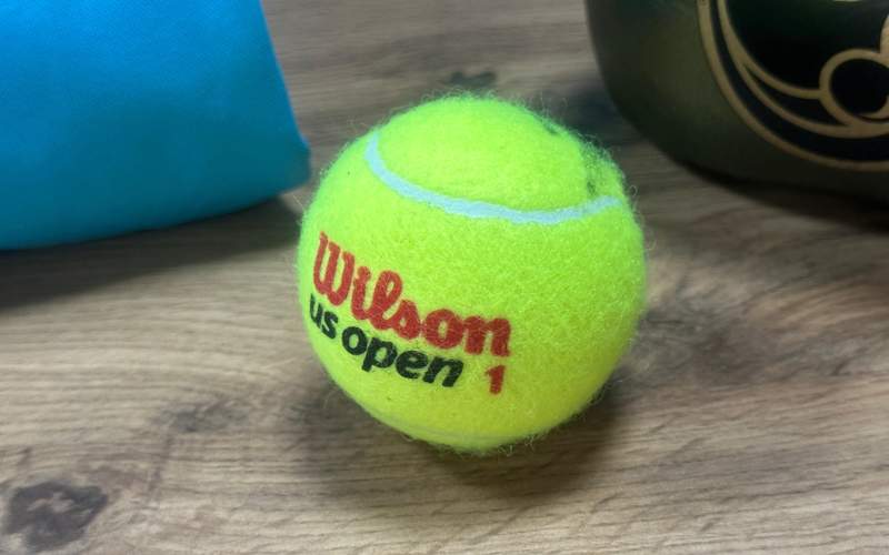 Перчатку Головкина и мяч Рыбакиной выставят на аукцион в Алматы Перчатку Головкина и мяч Рыбакиной выставят на аукцион в Алматы