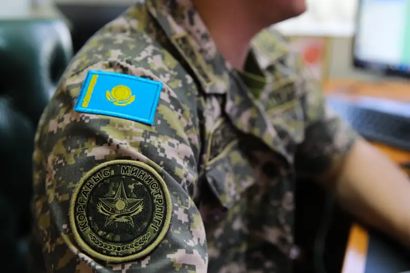 военные солдат әскери