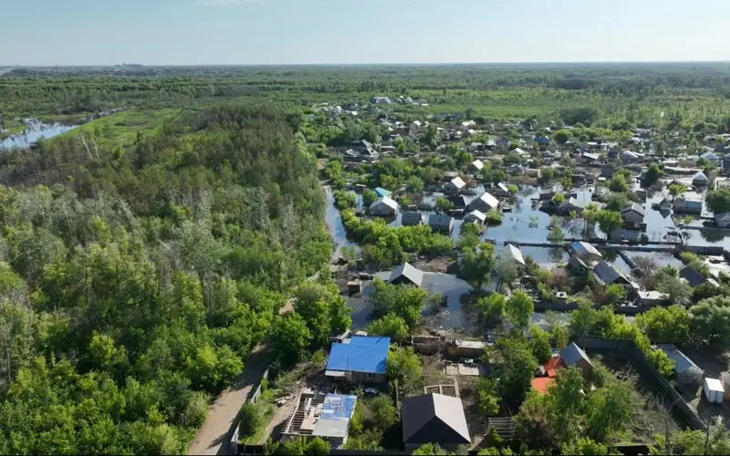 Оценку затопленных дач продолжают в Уральске