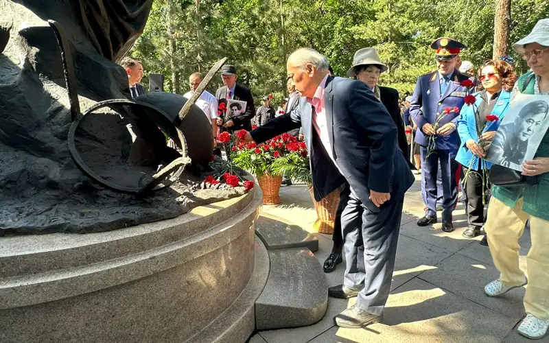 Саяси қуғын-сүргін және ашаршылық құрбандарын еске алу күні