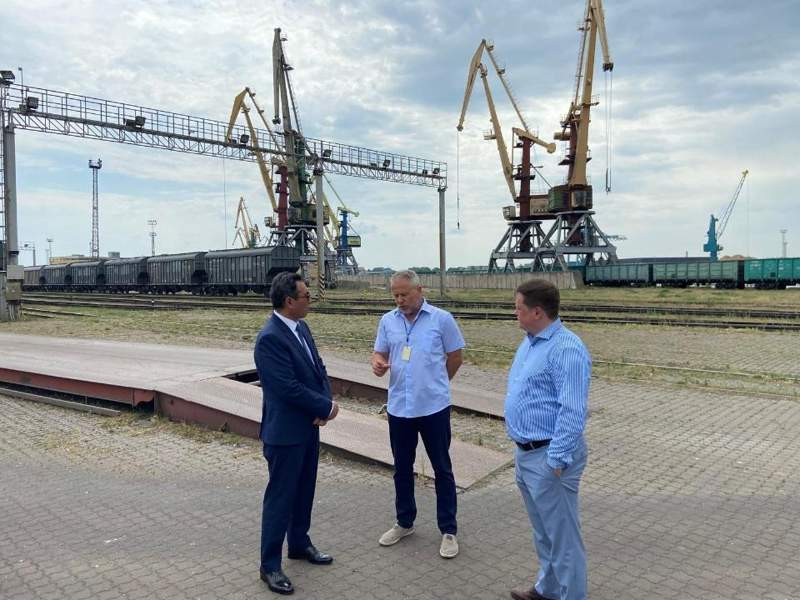 Kazakh ambassador travels to one of Latvia’s sea gates