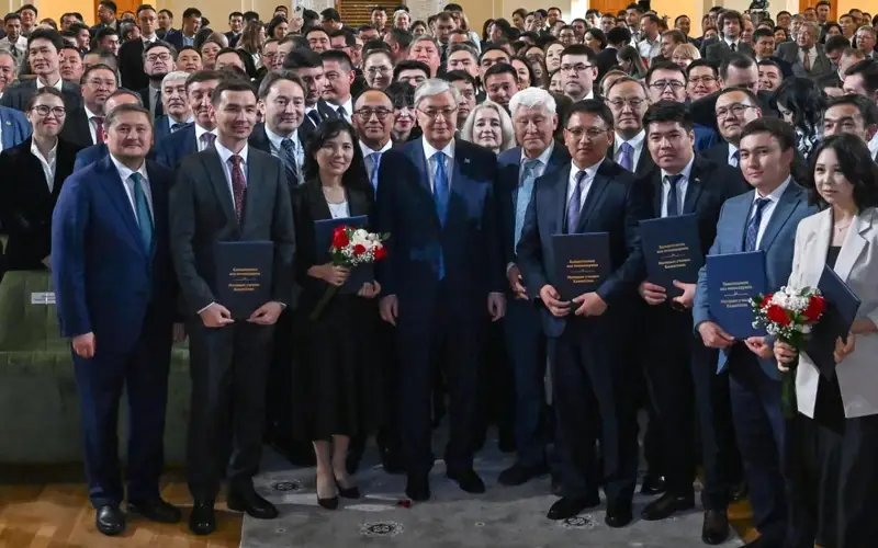 Президент РК вручил жилищные сертификаты молодым ученым Алматы