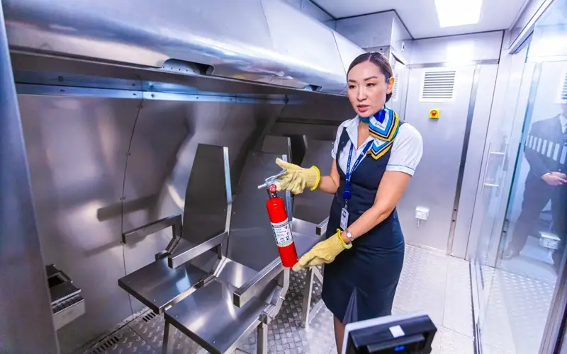 Бортсеріктер мен ұшқыштарды қалай оқытады 