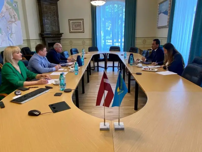 Kazakh ambassador travels to one of Latvia’s sea gates